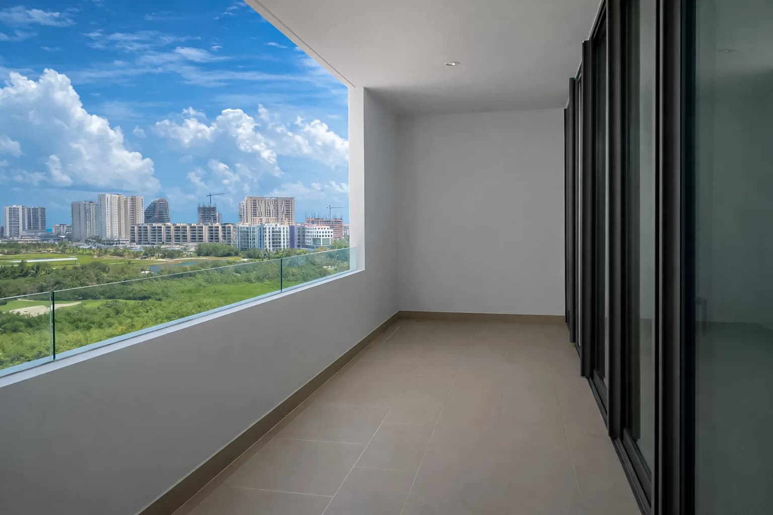 Departamento Be Towers 9 en Puerto Cancún - terraza o balcón