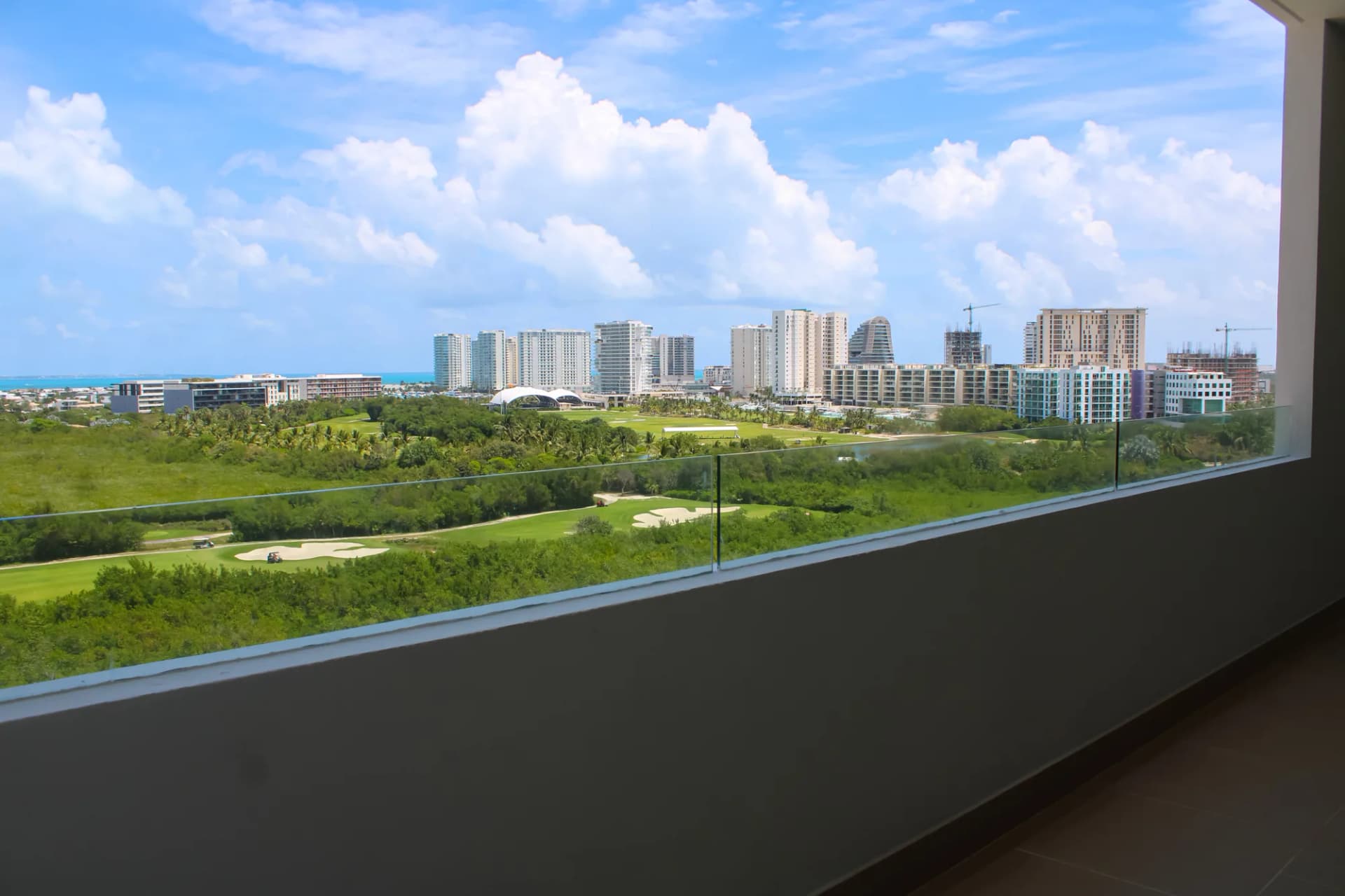 Departamento Be Towers 9 en Puerto Cancún - terraza o balcón