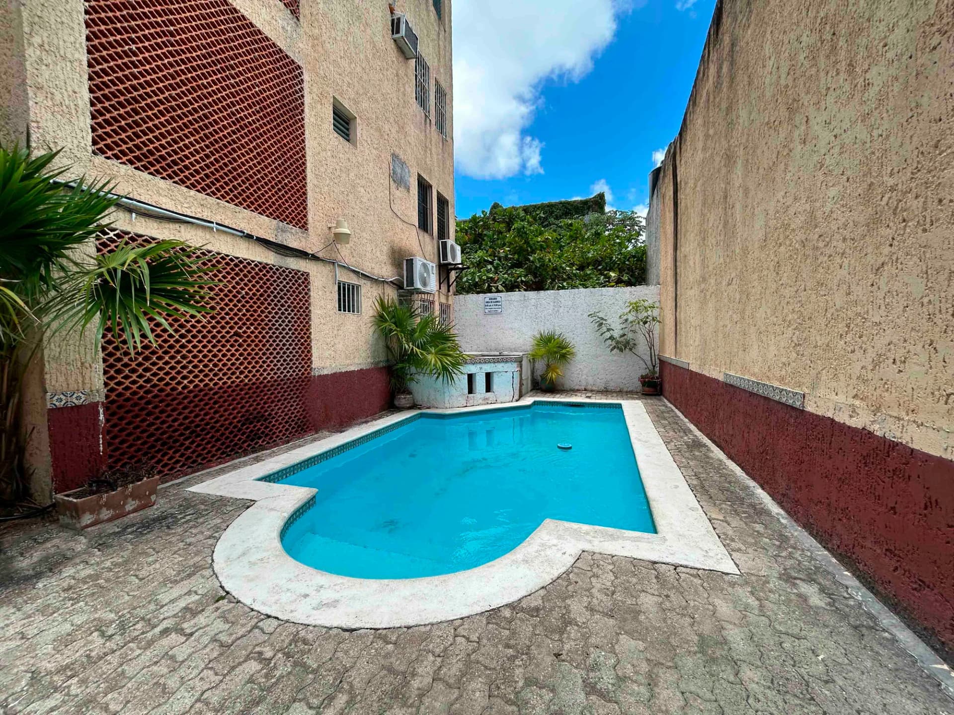 En Avenida Bonampak Condo in Cancún - pool
