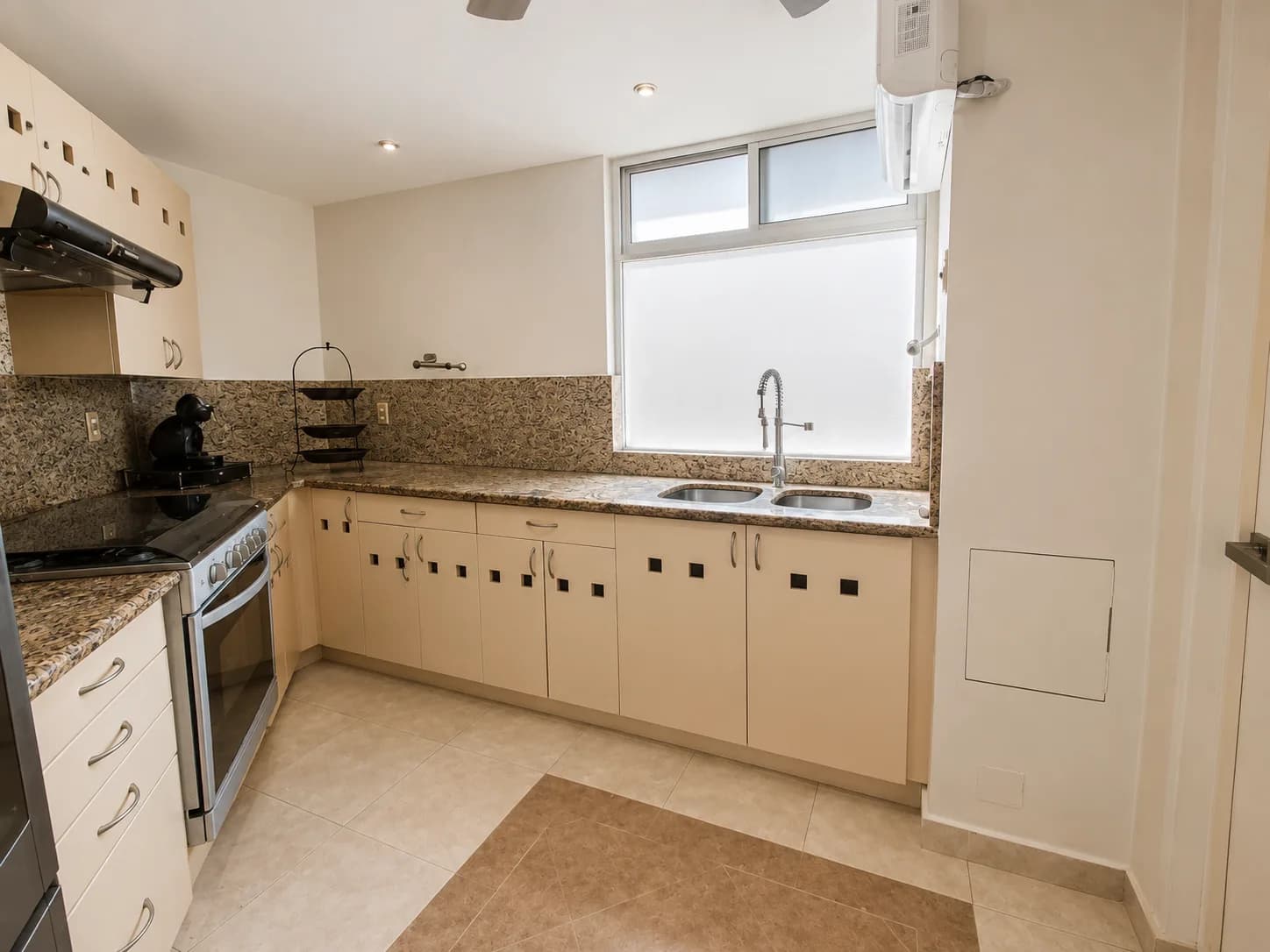 La Vista Condo in Cancún - kitchen