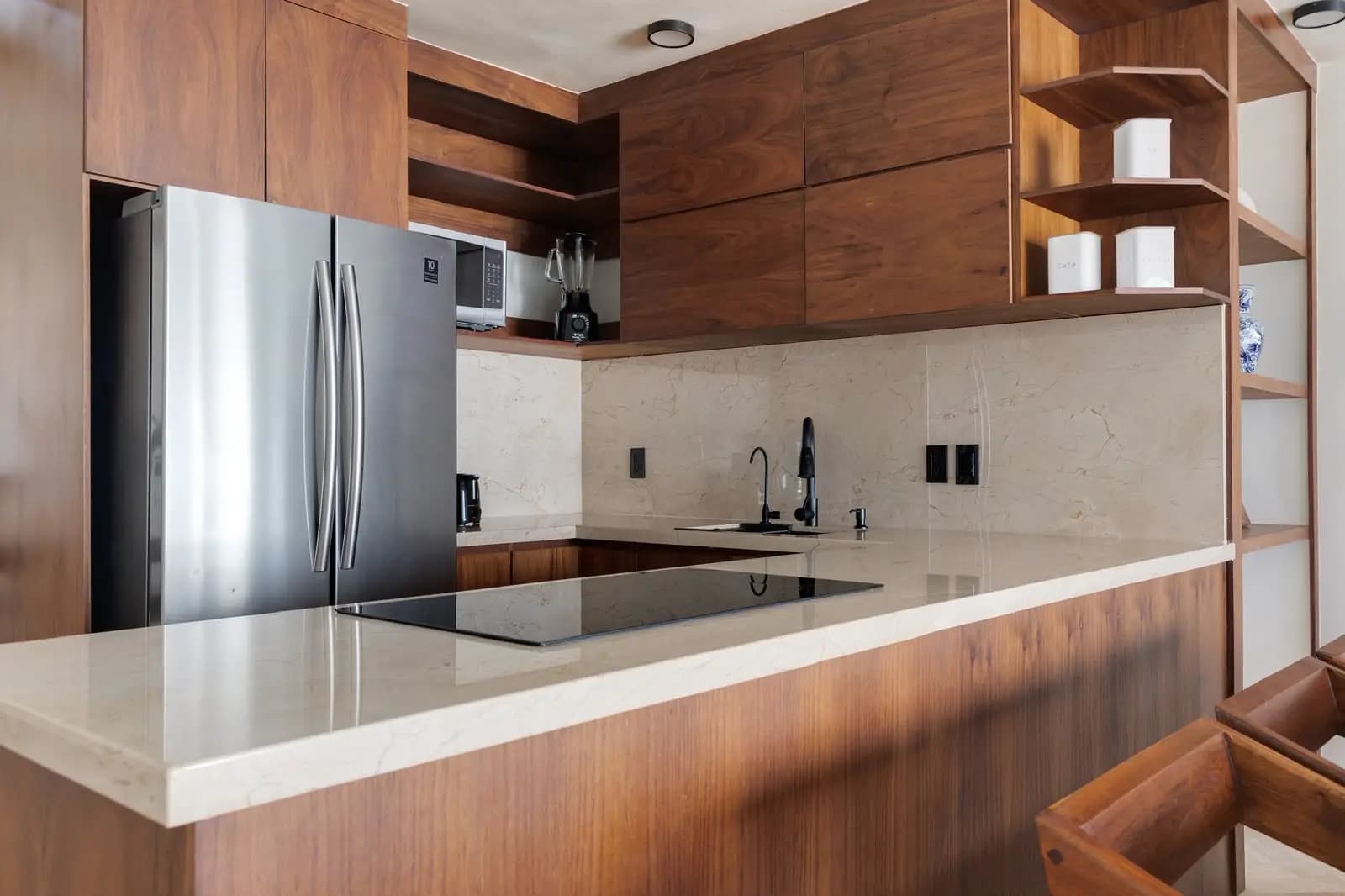 Lagoon View Residence in Pok Ta Pok, Open kitchen with breakfast bar