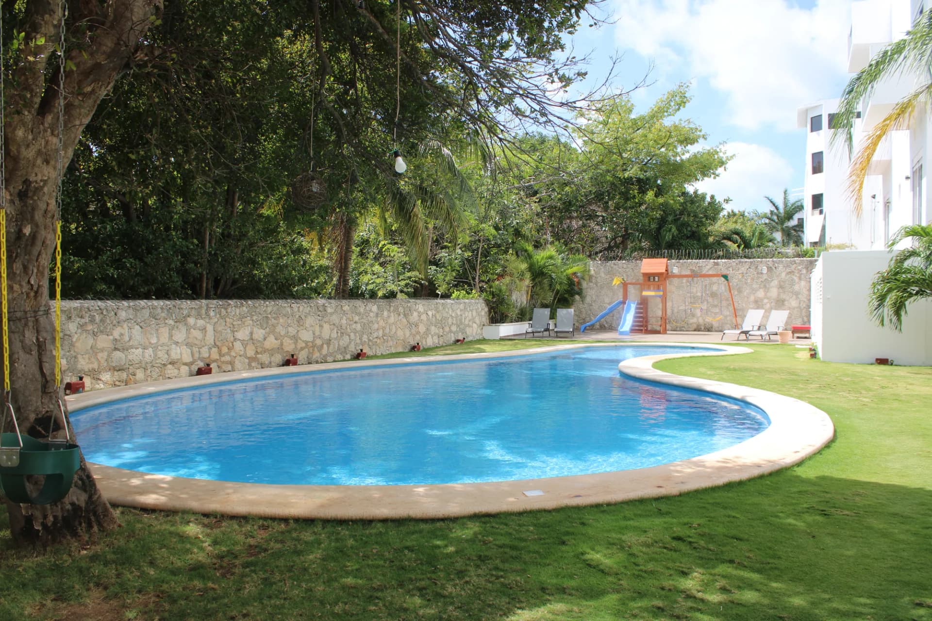 Tzalam Condo in Cancún - pool