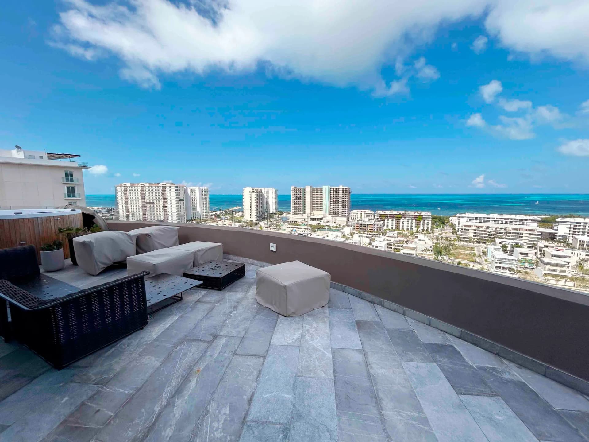 Impresionante Departamento Con Vista Al Mar En Puerto Cancún in Puerto Cancún - terrace or balcony