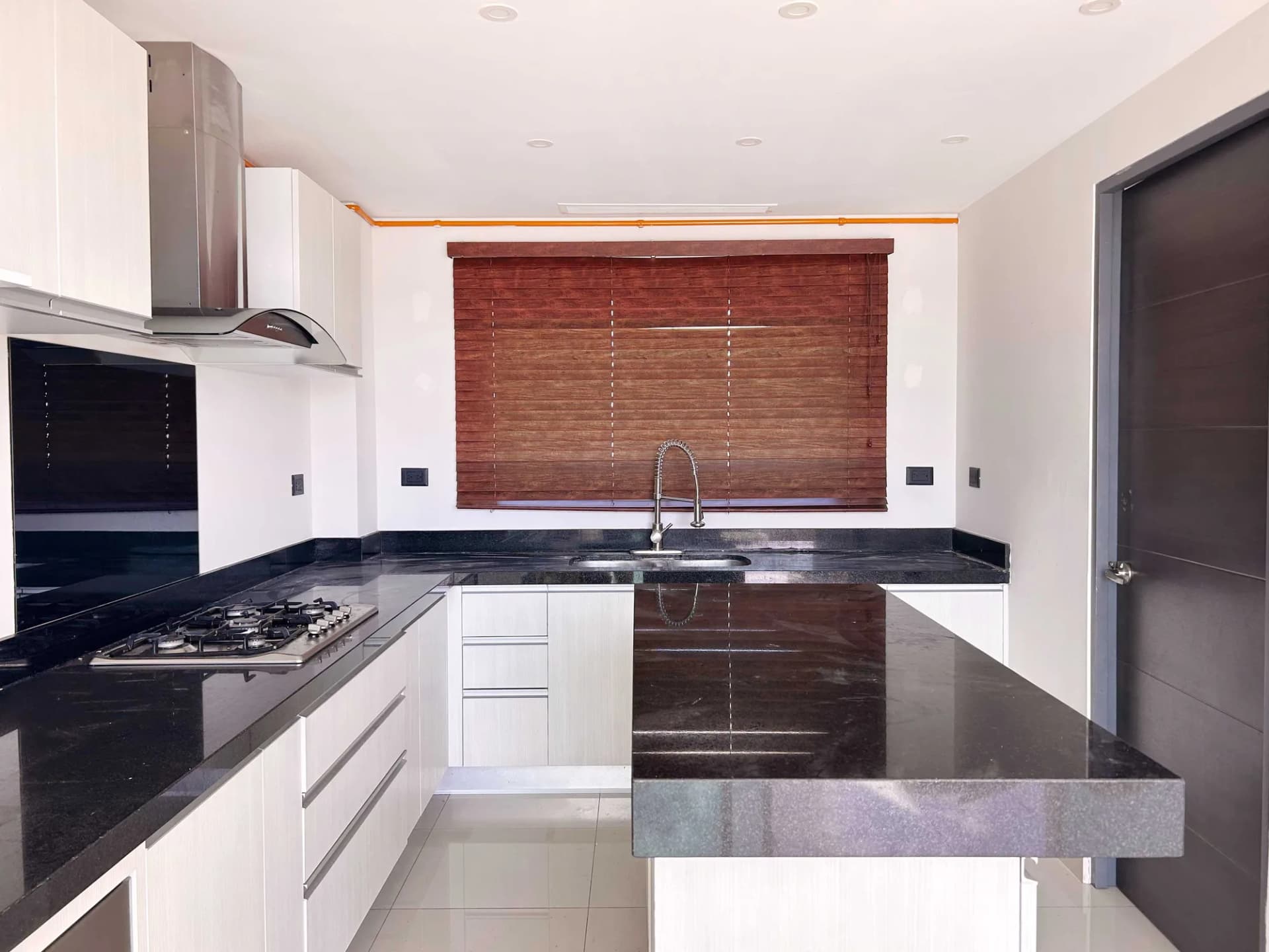 Lagos del Sol Penthouse in Cancún - kitchen