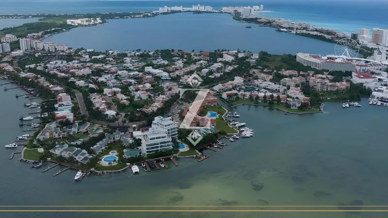 Vista aérea de Isla Dorada en Cancún