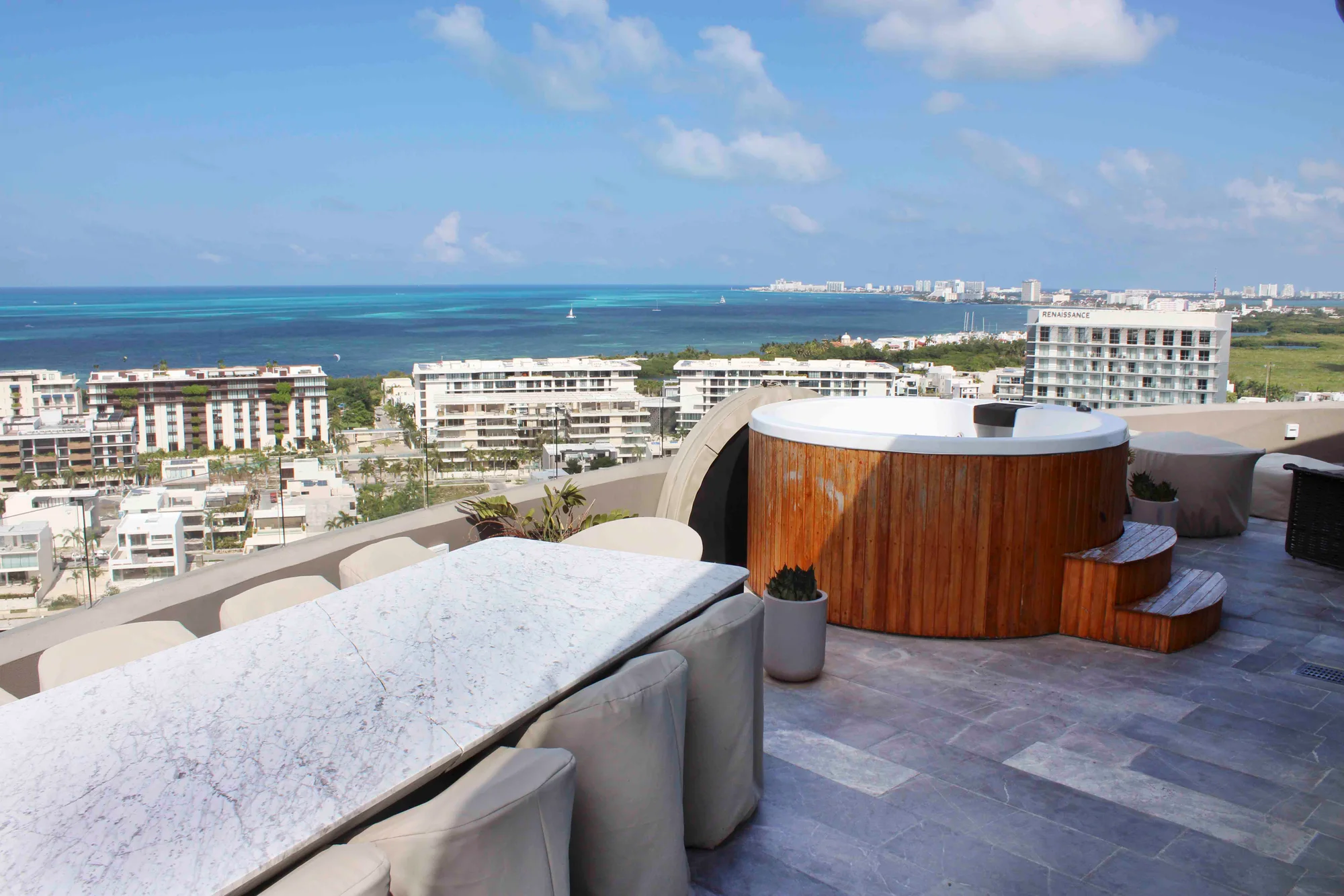 Impresionante Departamento Con Vista Al Mar En Puerto Cancún in Puerto Cancún - terrace or balcony