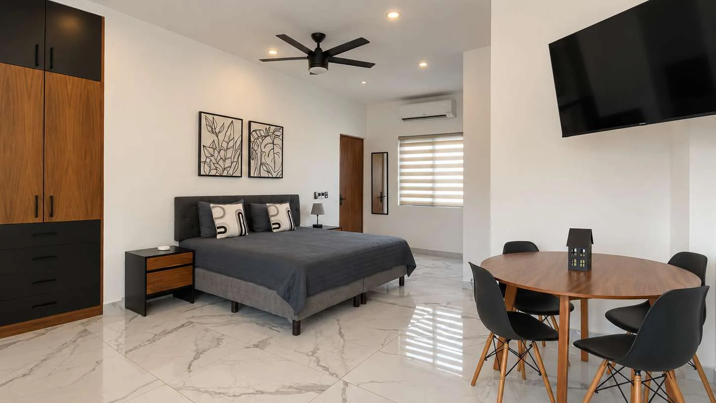 Recámara y comedor del loft en Cumbres, Cancún